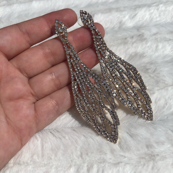 Jeweled 3 inch drop sparkling stunner Eyecatcher✨ - Picture 10 of 12